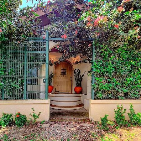 Vive Utila - Bed & Breakfast Buitenkant foto