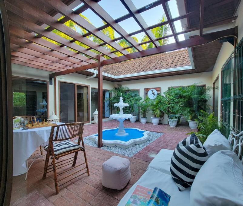 Vive Utila - Bed & Breakfast Buitenkant foto