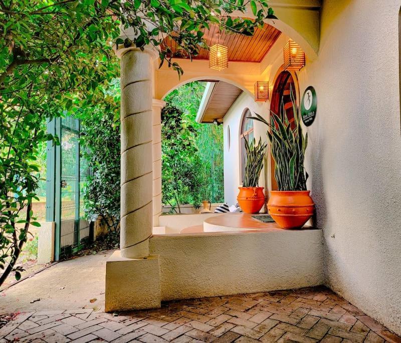 Vive Utila - Bed & Breakfast Buitenkant foto