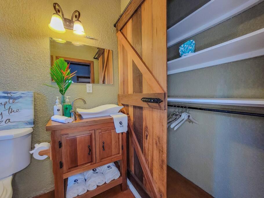Vive Utila - Bed & Breakfast Buitenkant foto