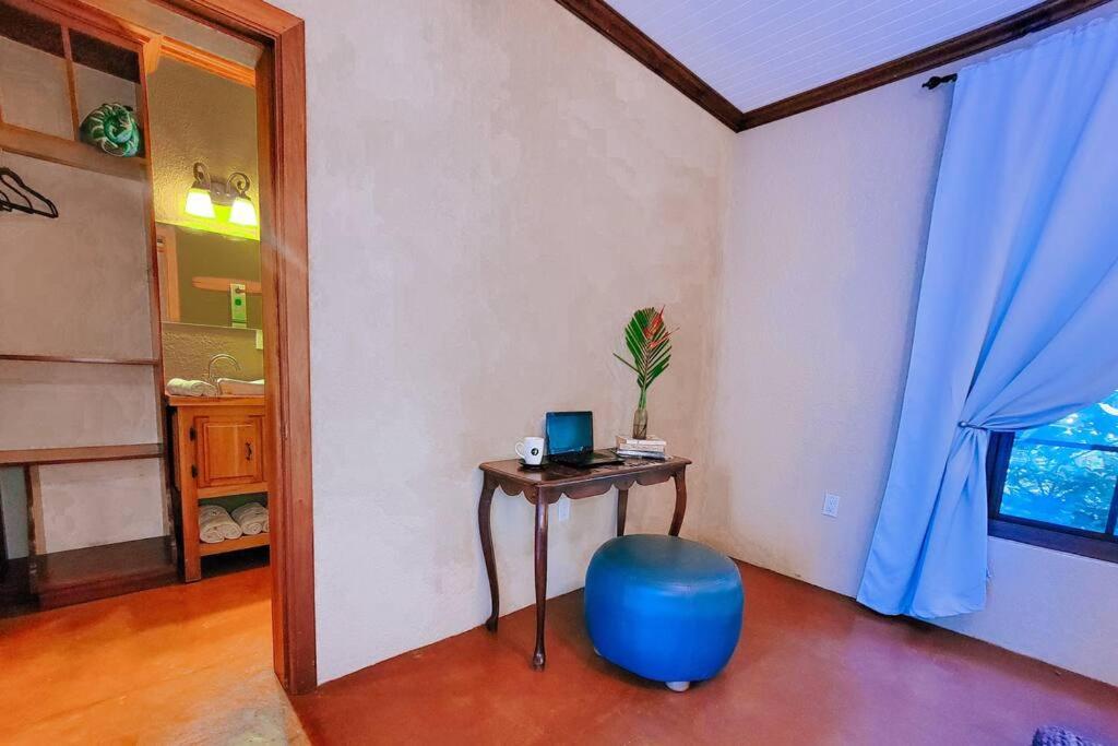 Vive Utila - Bed & Breakfast Buitenkant foto