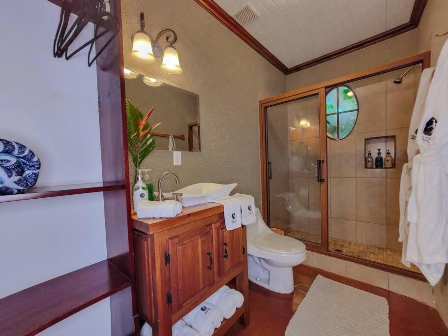 Vive Utila - Bed & Breakfast Buitenkant foto
