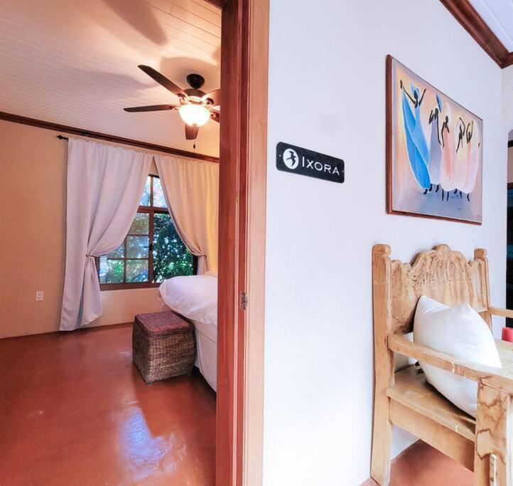 Vive Utila - Bed & Breakfast Buitenkant foto